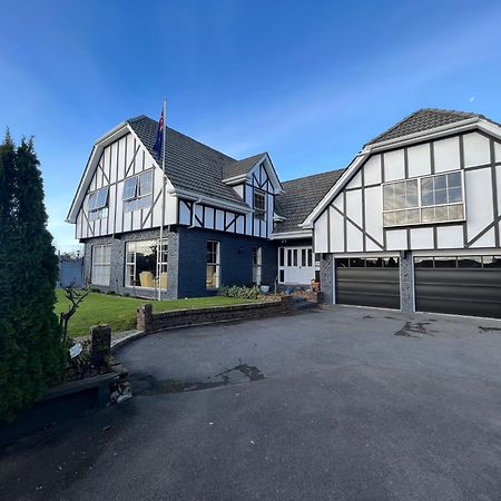 Tudor Manor Bed & Breakfast Paraparaumu Luaran gambar