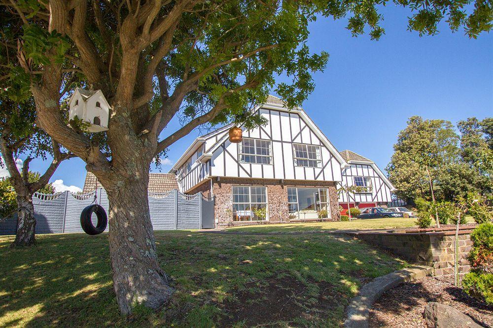 Tudor Manor Bed & Breakfast Paraparaumu Luaran gambar