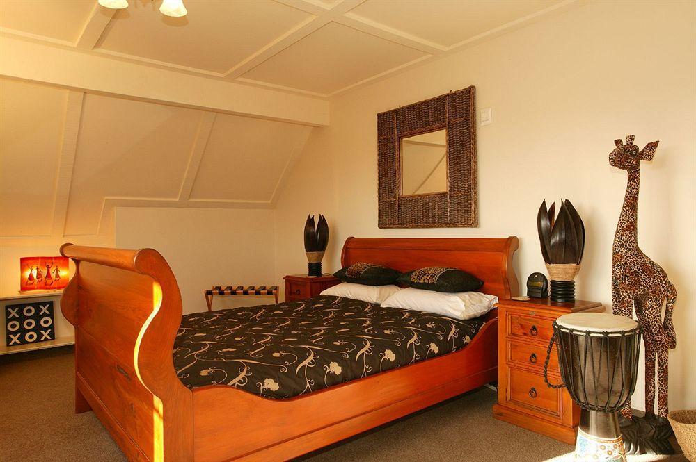 Tudor Manor Bed & Breakfast Paraparaumu Luaran gambar