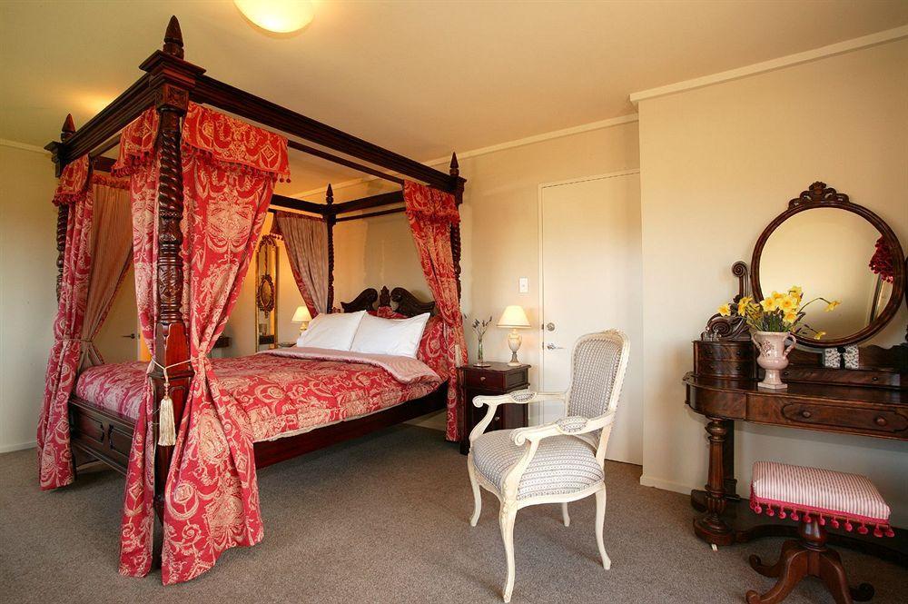 Tudor Manor Bed & Breakfast Paraparaumu Luaran gambar