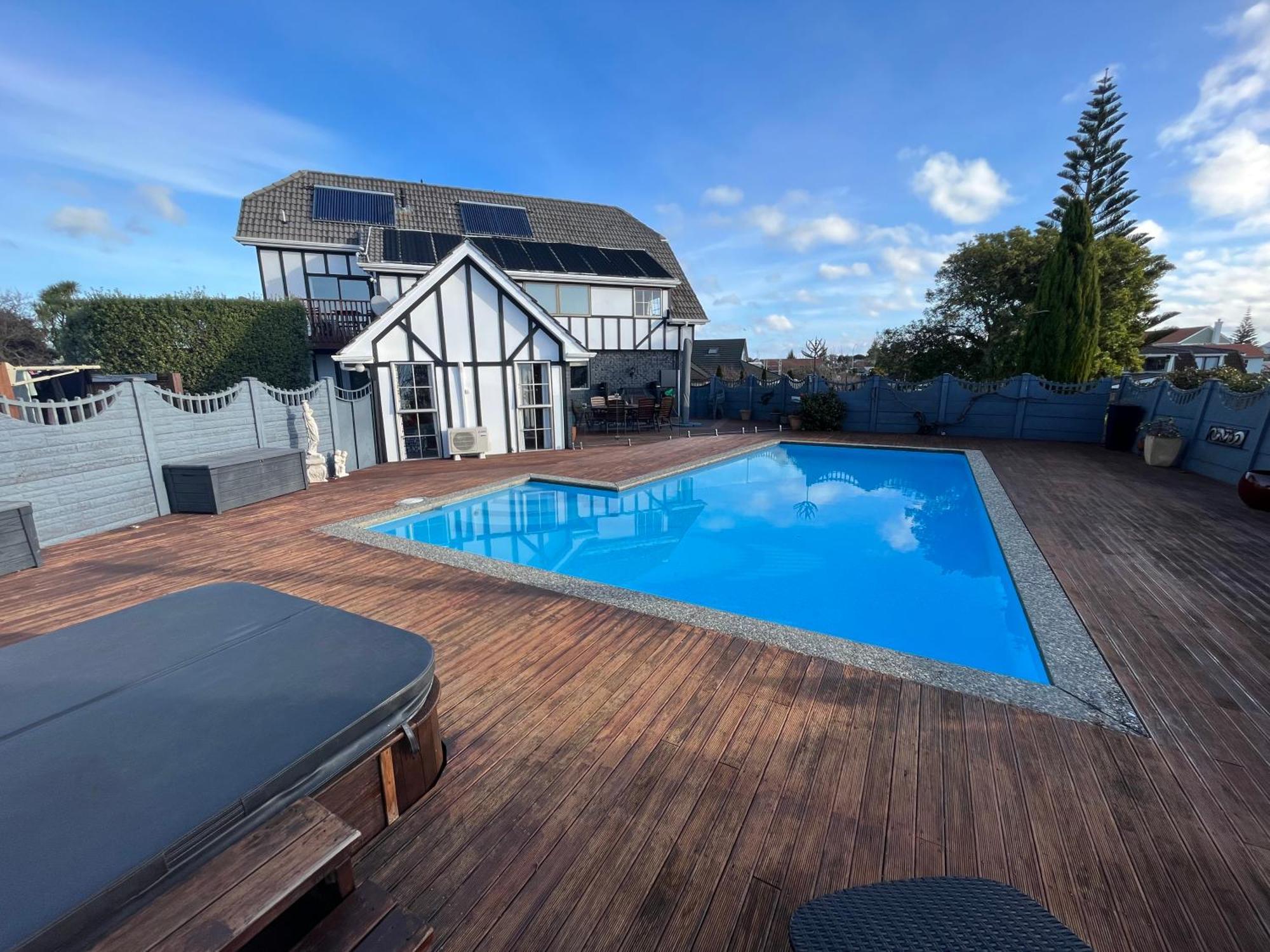 Tudor Manor Bed & Breakfast Paraparaumu Luaran gambar