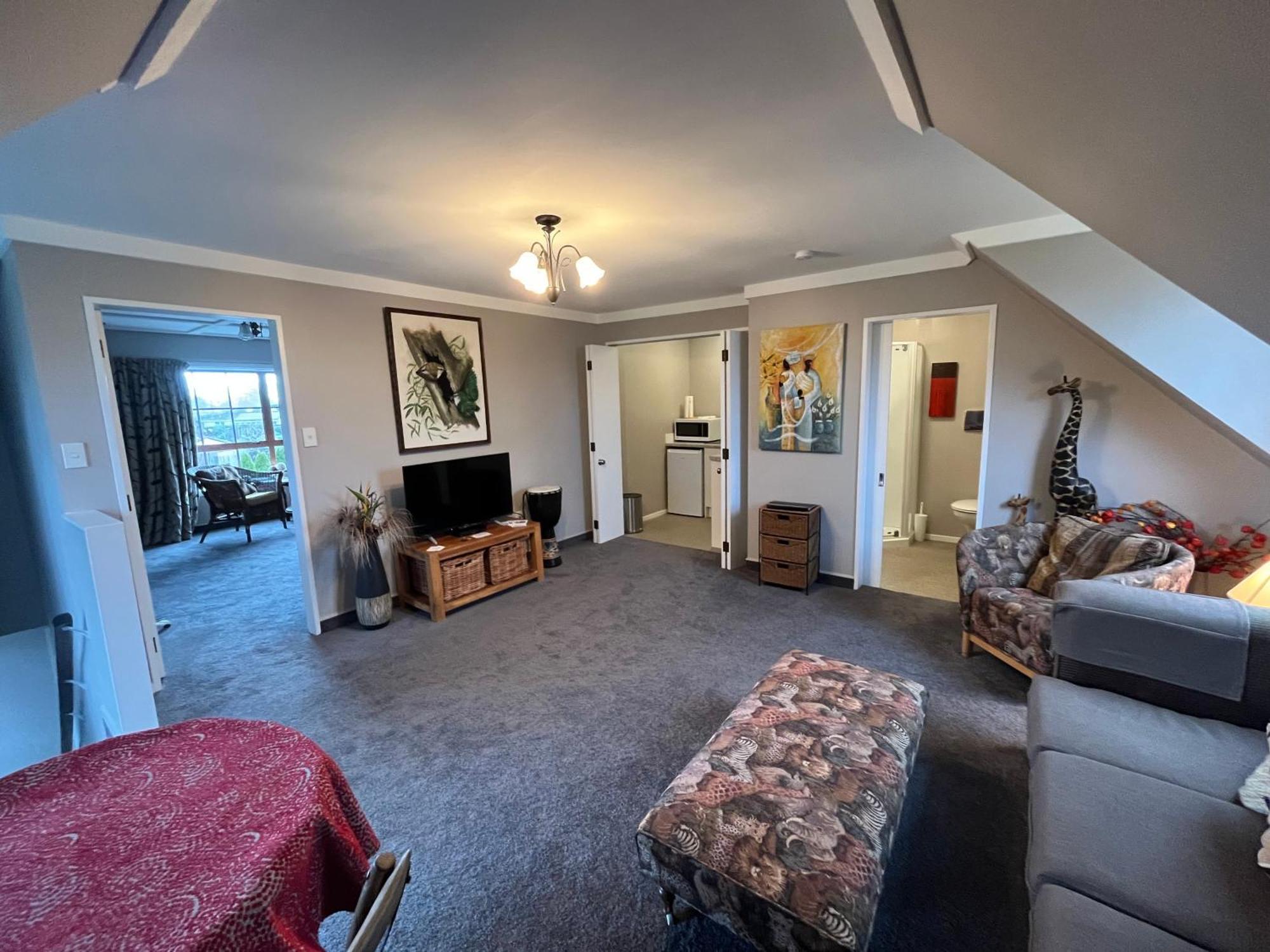 Tudor Manor Bed & Breakfast Paraparaumu Luaran gambar