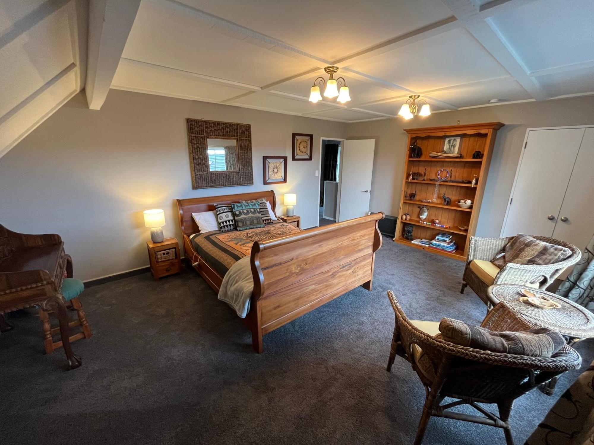 Tudor Manor Bed & Breakfast Paraparaumu Luaran gambar