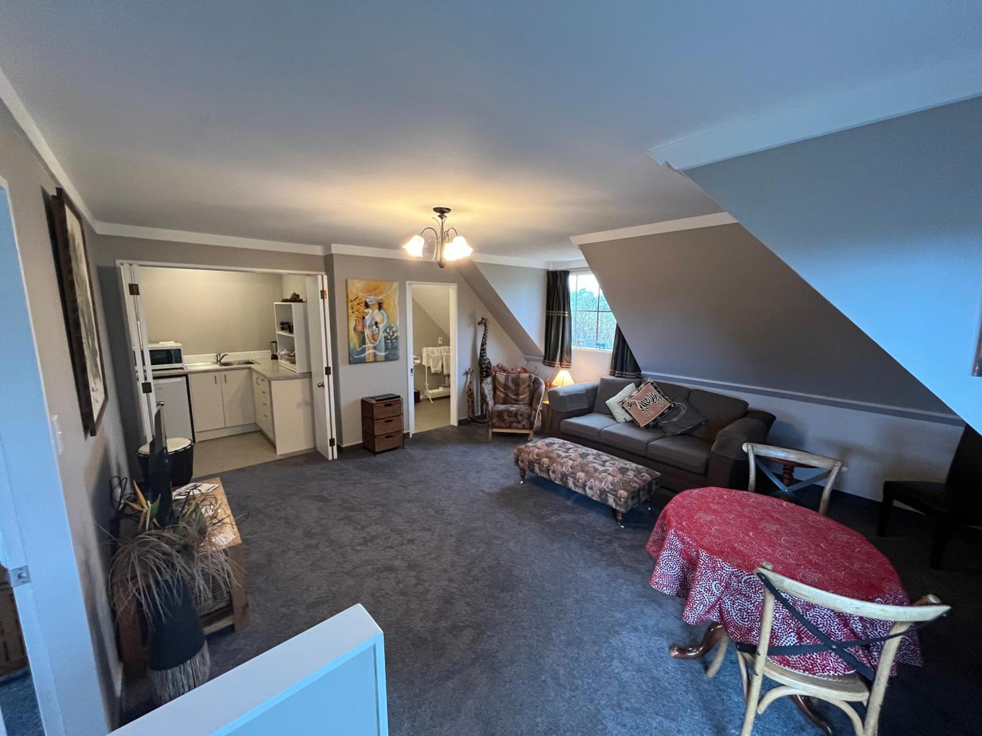 Tudor Manor Bed & Breakfast Paraparaumu Luaran gambar