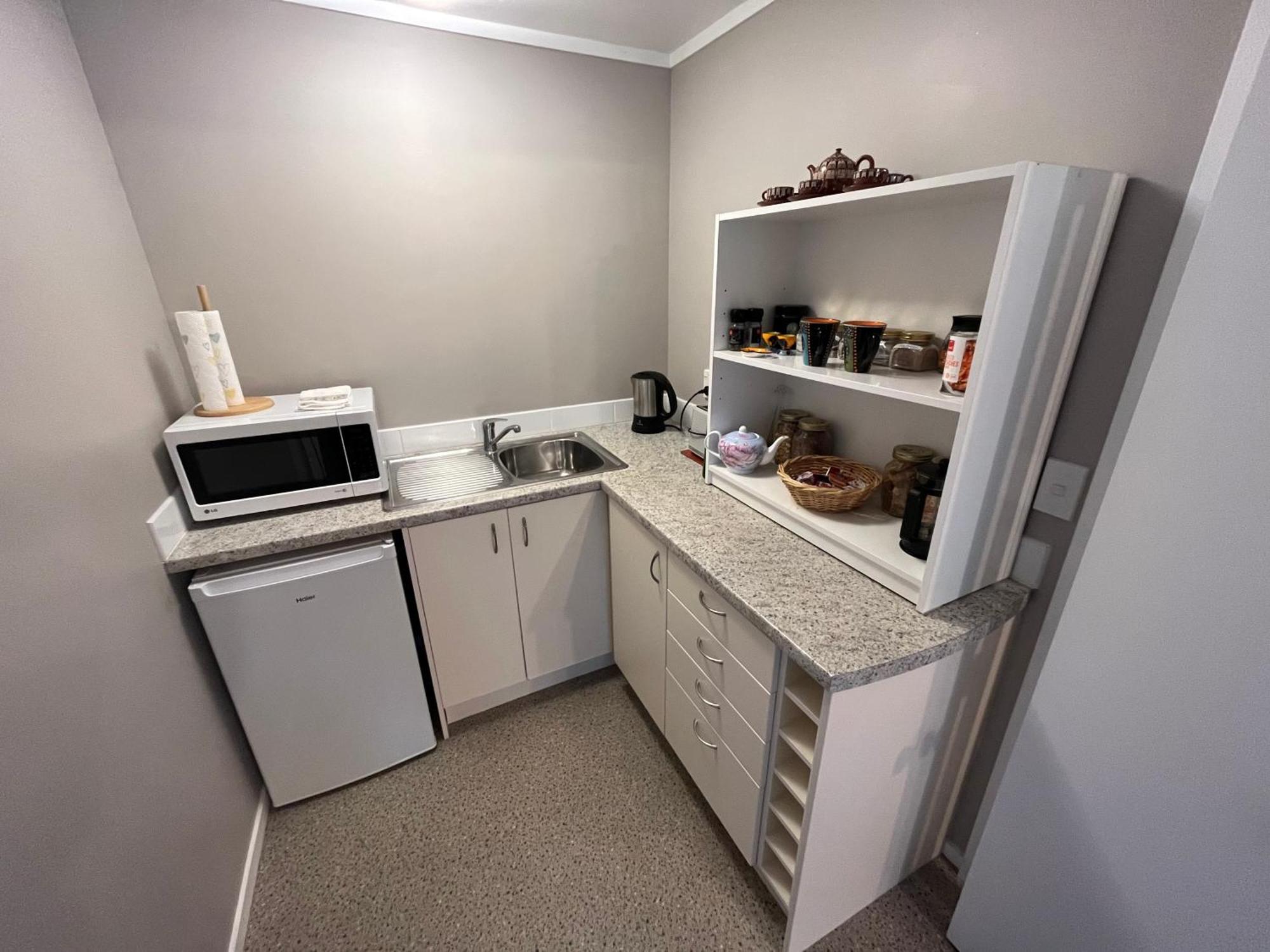 Tudor Manor Bed & Breakfast Paraparaumu Luaran gambar