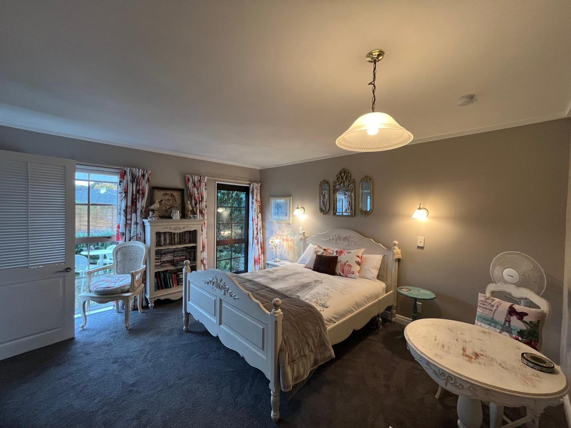 Tudor Manor Bed & Breakfast Paraparaumu Luaran gambar