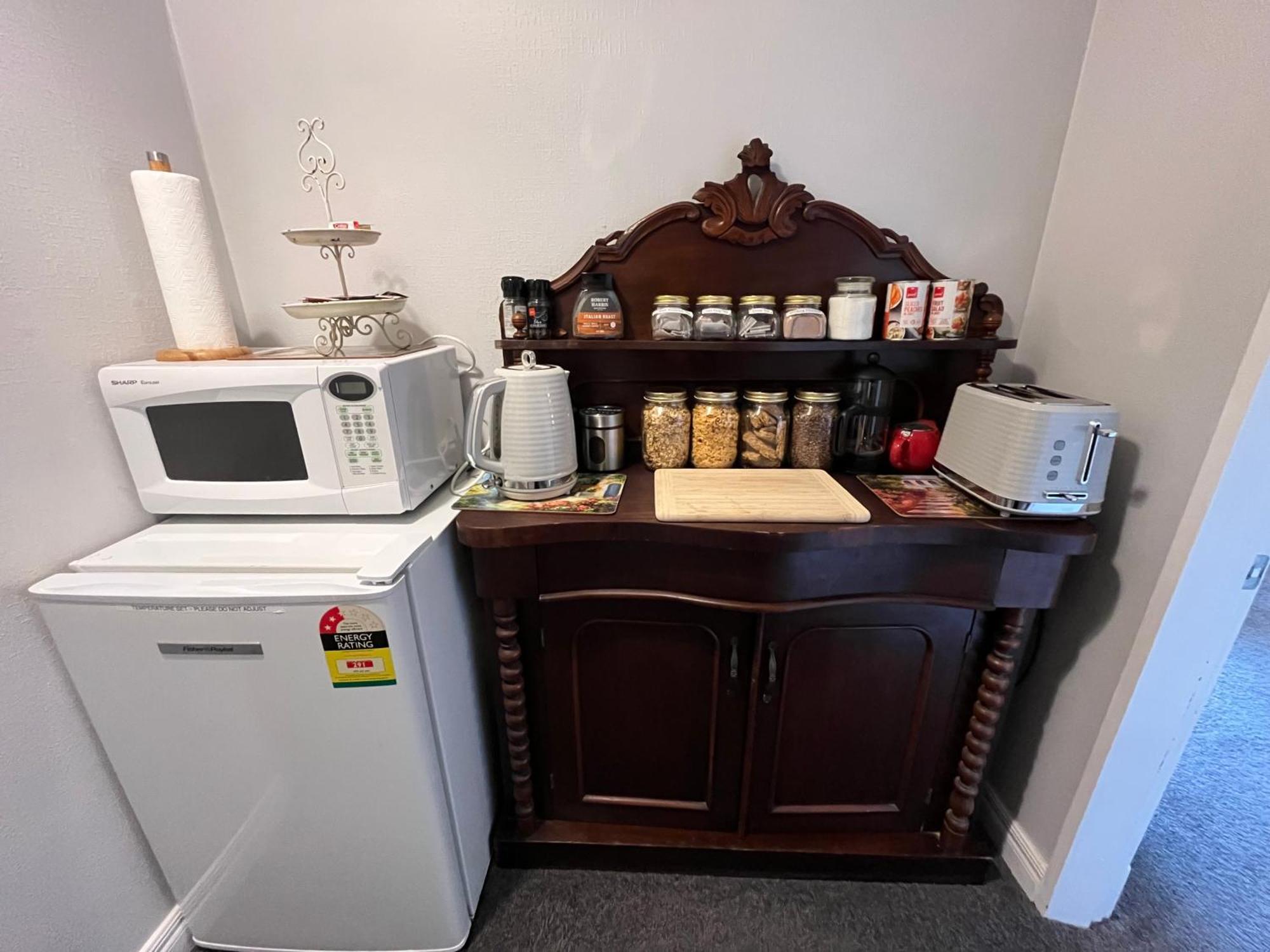 Tudor Manor Bed & Breakfast Paraparaumu Luaran gambar