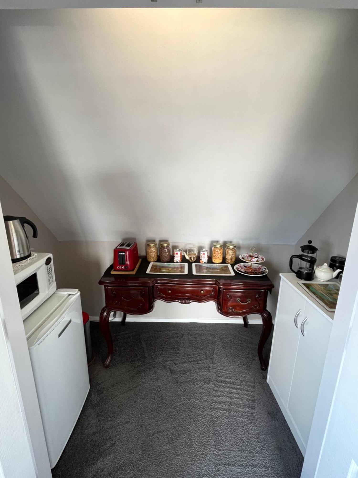 Tudor Manor Bed & Breakfast Paraparaumu Luaran gambar