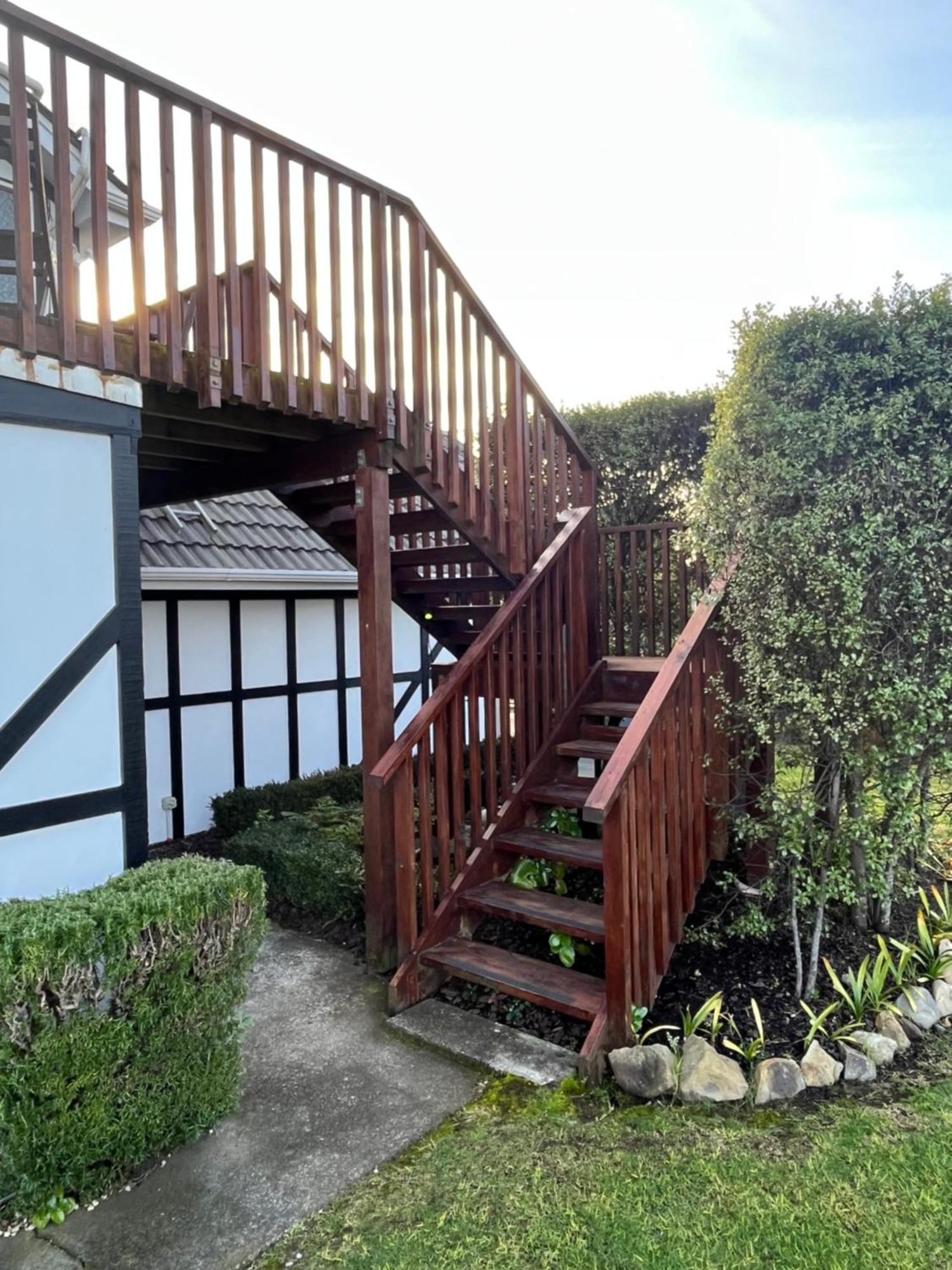 Tudor Manor Bed & Breakfast Paraparaumu Luaran gambar