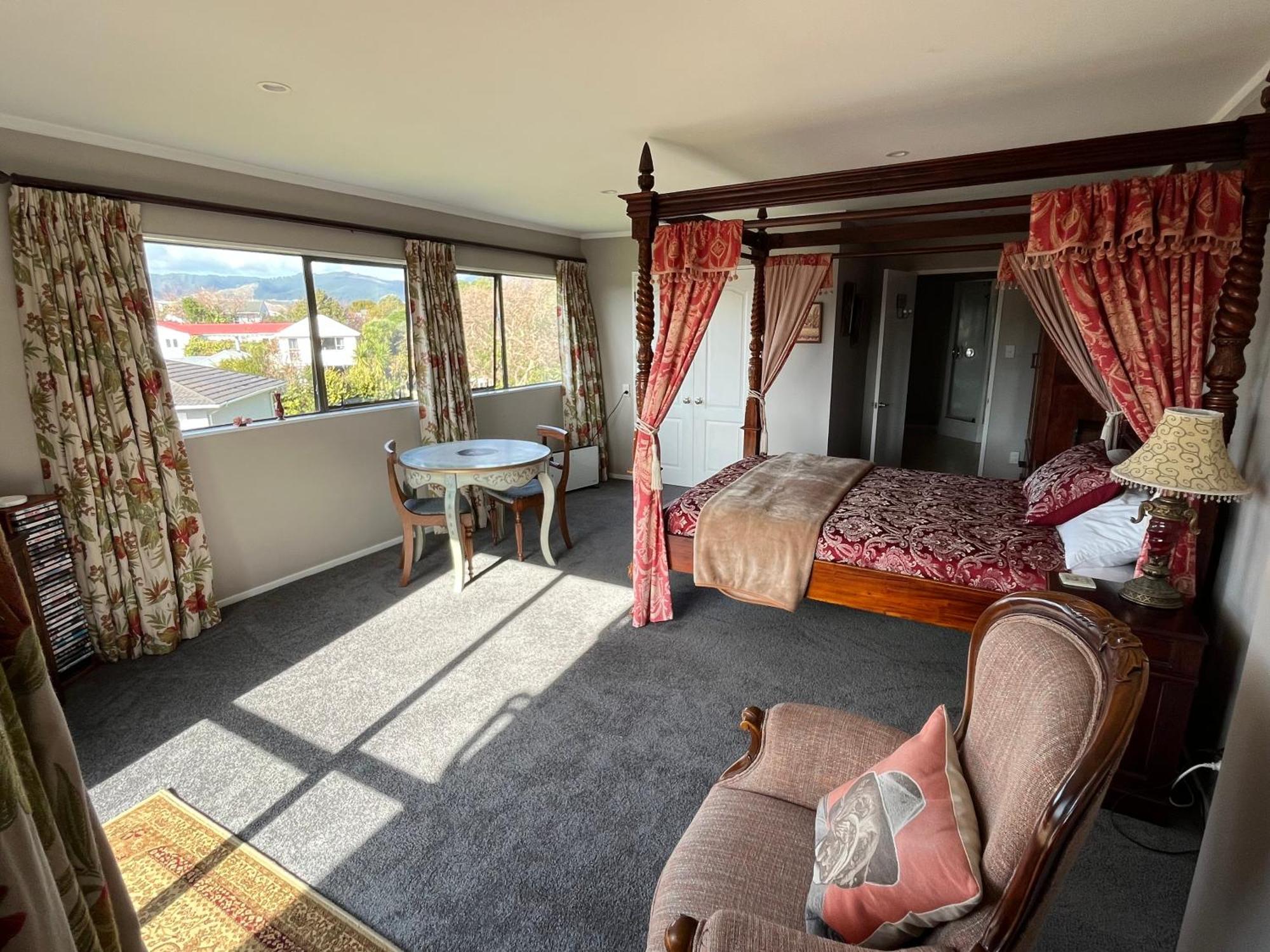 Tudor Manor Bed & Breakfast Paraparaumu Luaran gambar