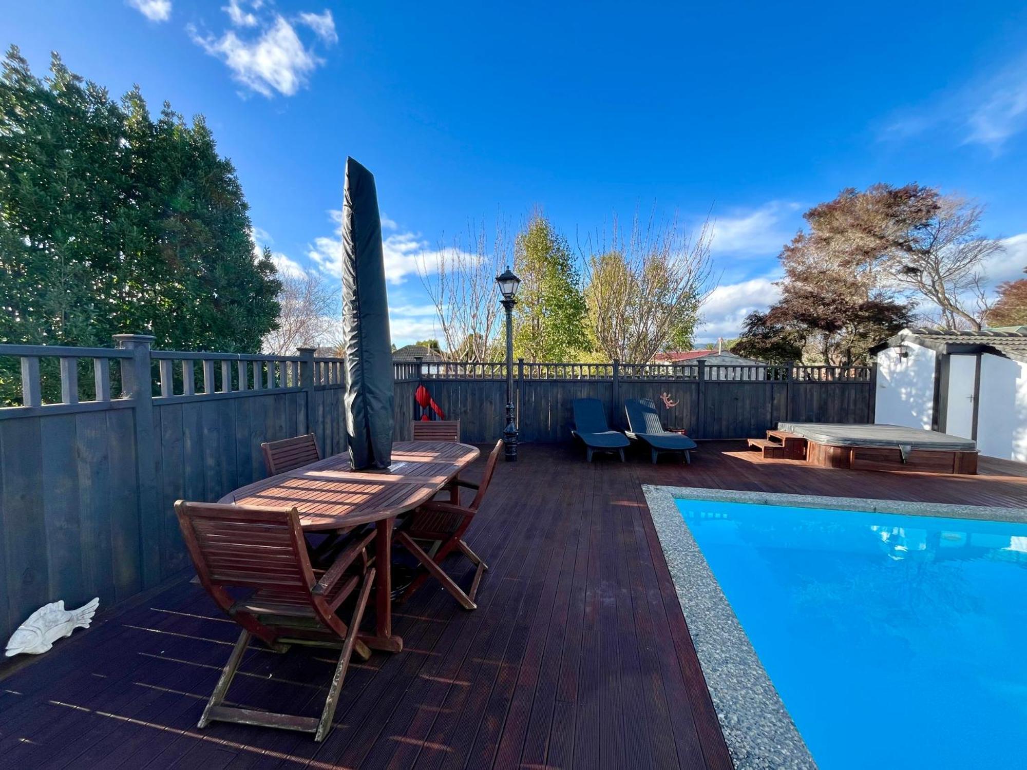 Tudor Manor Bed & Breakfast Paraparaumu Luaran gambar