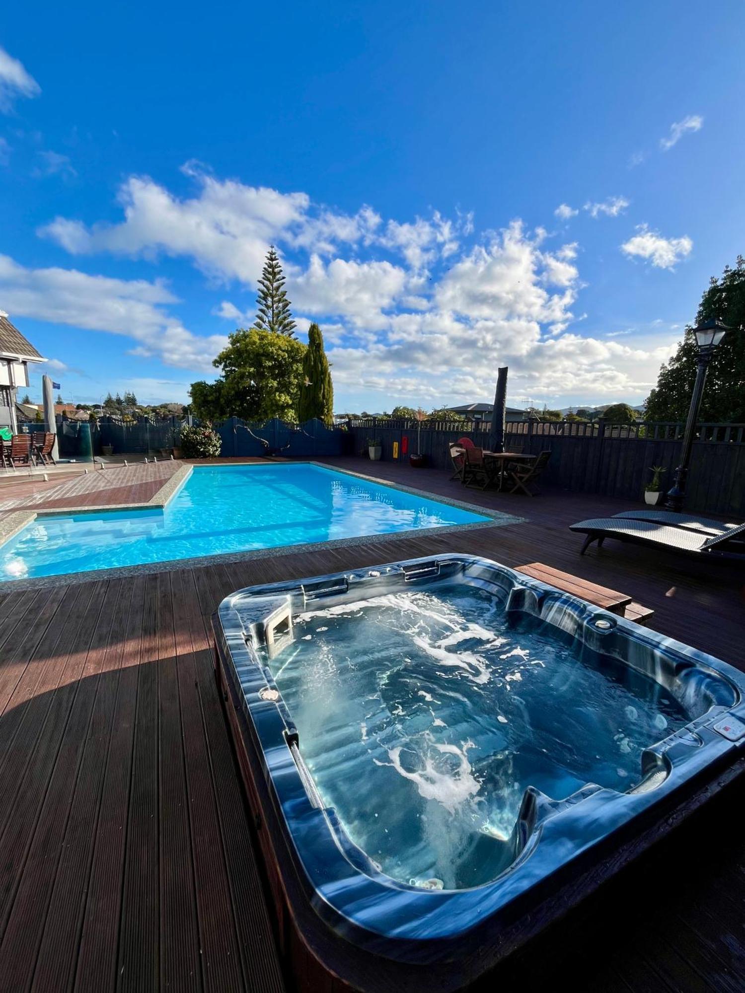 Tudor Manor Bed & Breakfast Paraparaumu Luaran gambar