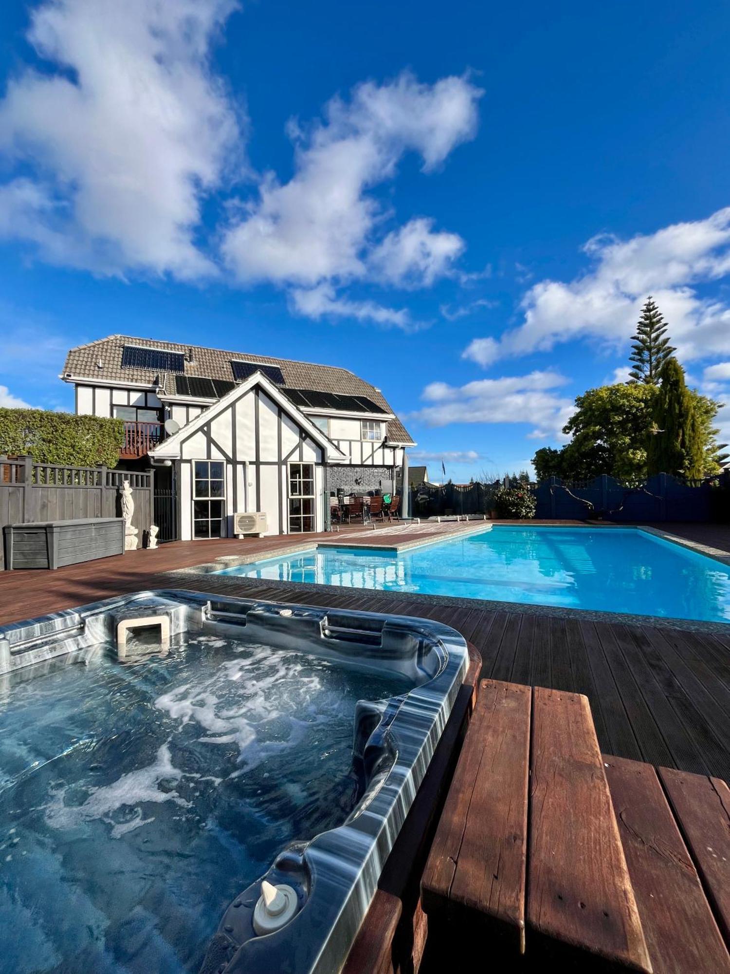 Tudor Manor Bed & Breakfast Paraparaumu Luaran gambar