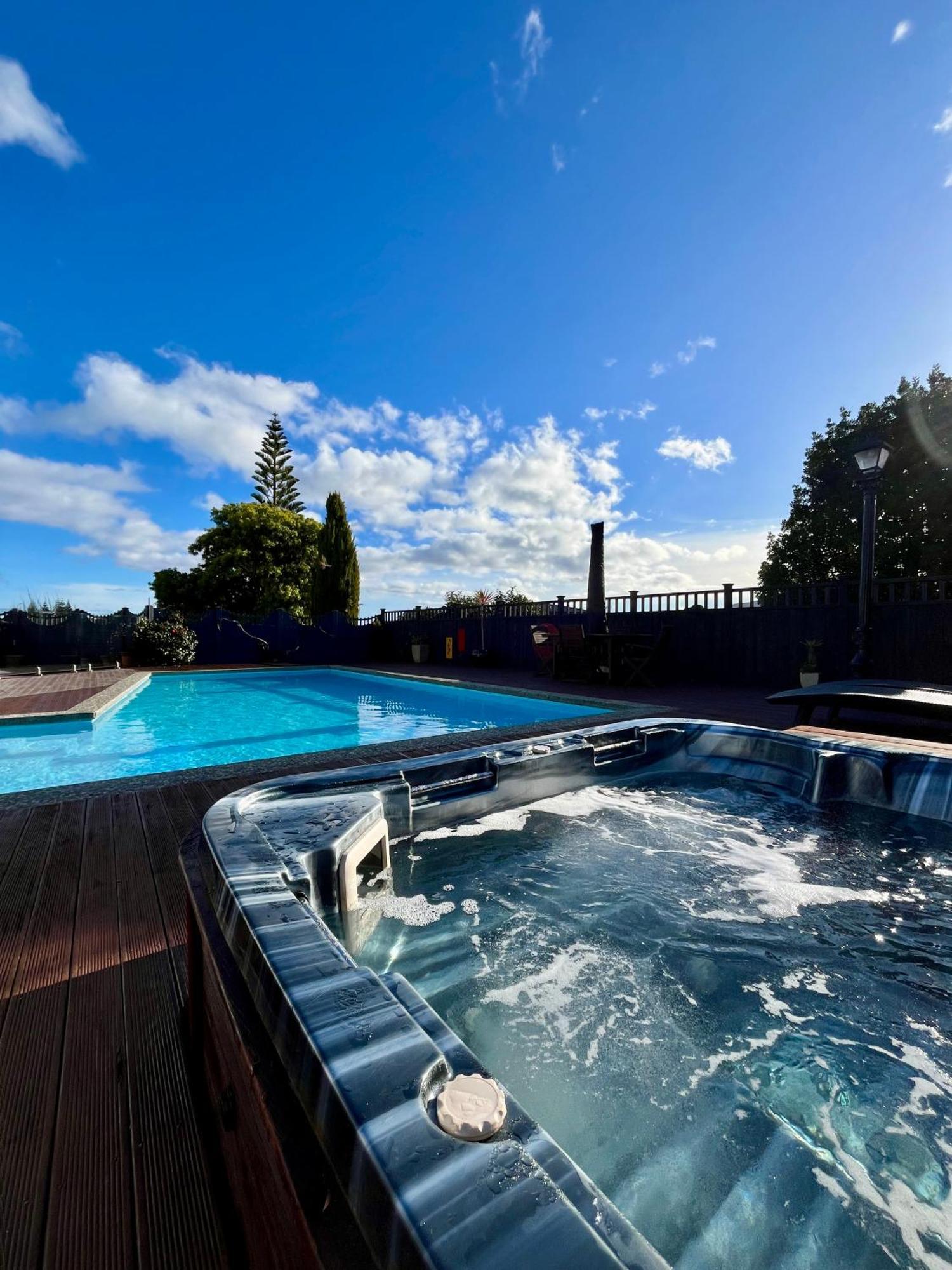 Tudor Manor Bed & Breakfast Paraparaumu Luaran gambar