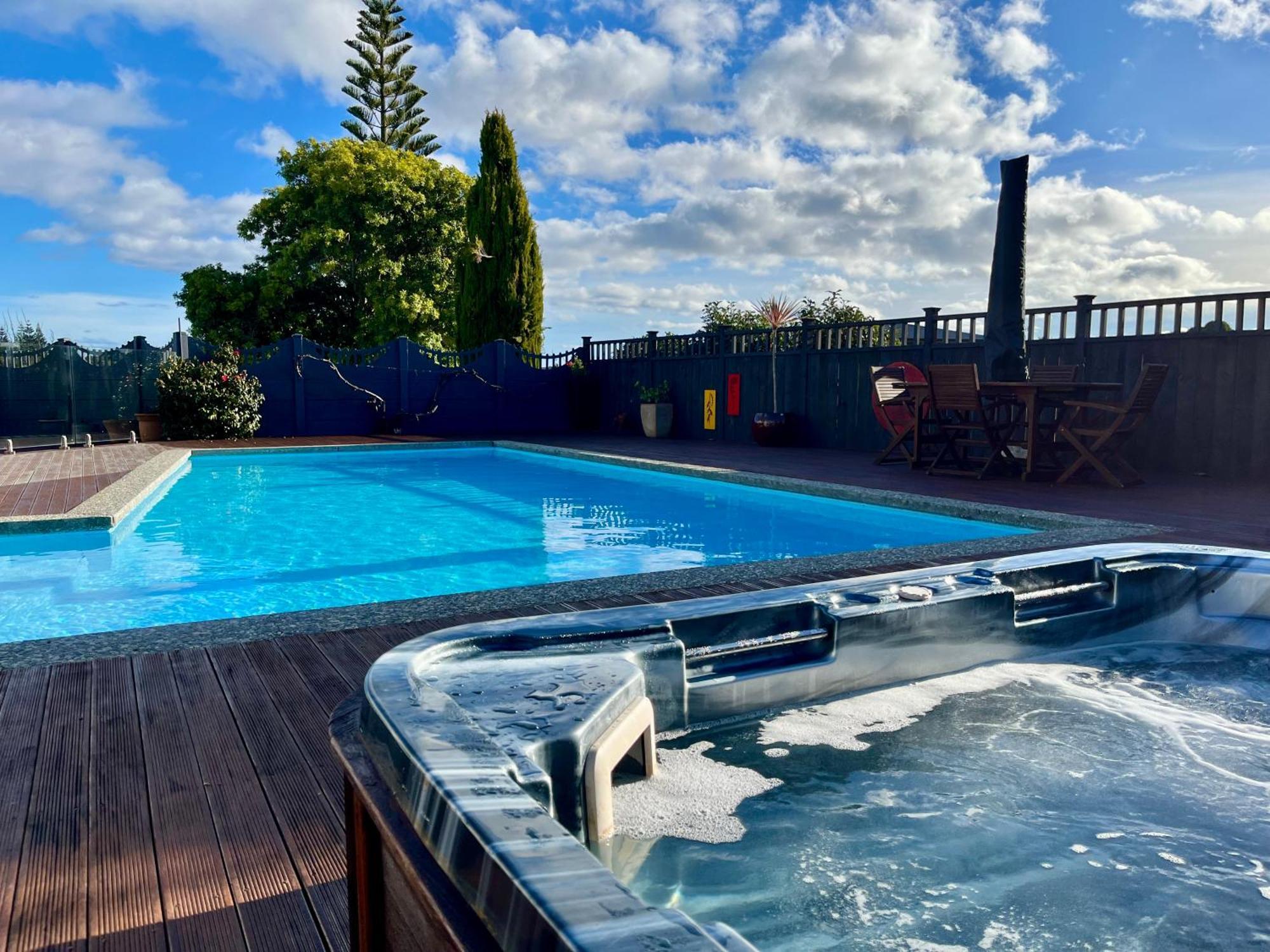 Tudor Manor Bed & Breakfast Paraparaumu Luaran gambar