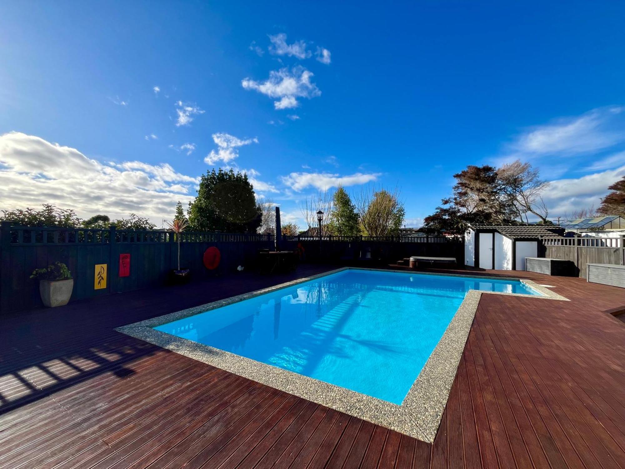 Tudor Manor Bed & Breakfast Paraparaumu Luaran gambar