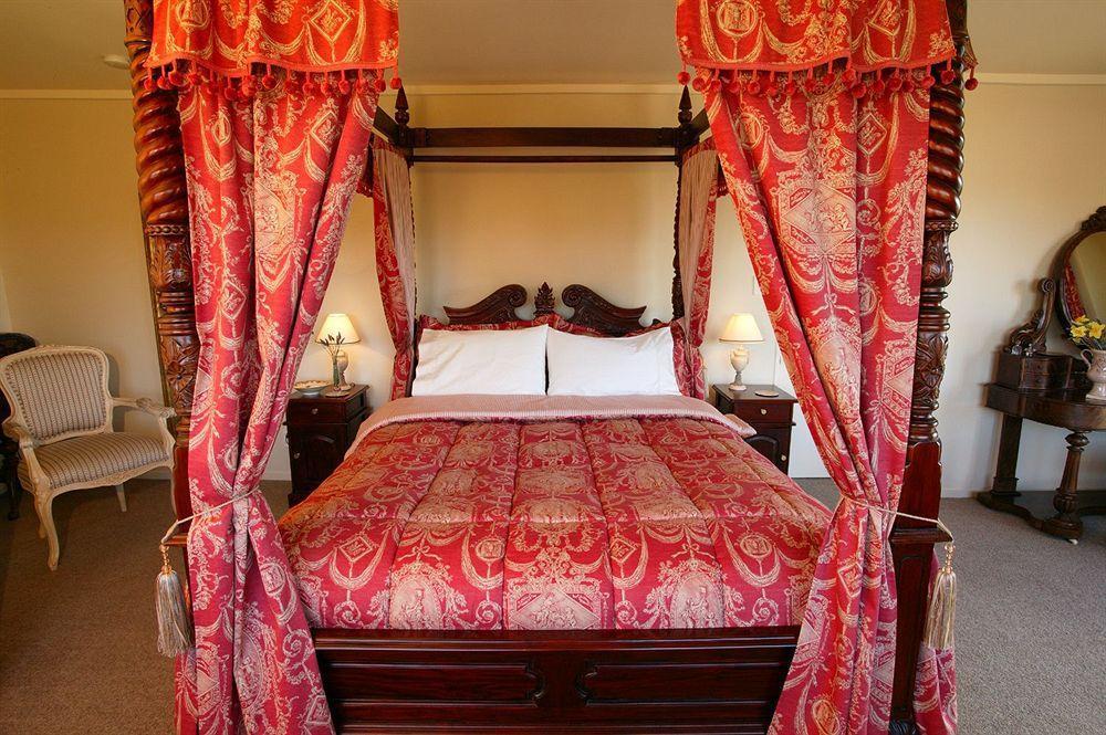 Tudor Manor Bed & Breakfast Paraparaumu Luaran gambar