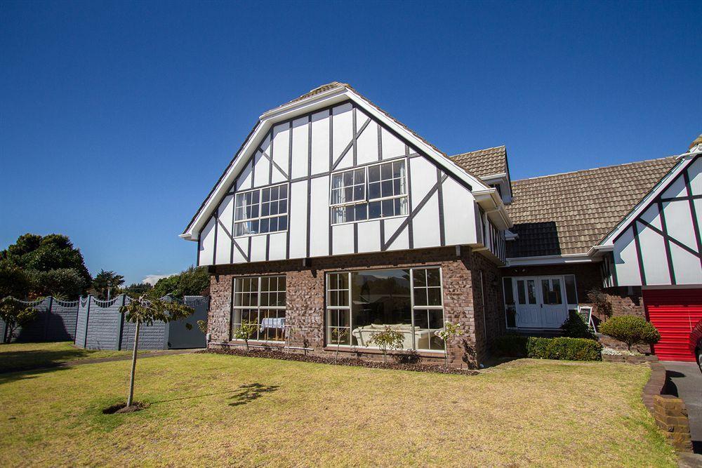 Tudor Manor Bed & Breakfast Paraparaumu Luaran gambar