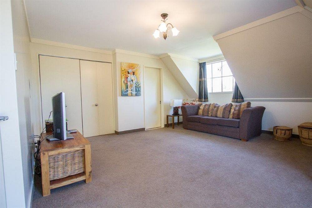 Tudor Manor Bed & Breakfast Paraparaumu Luaran gambar