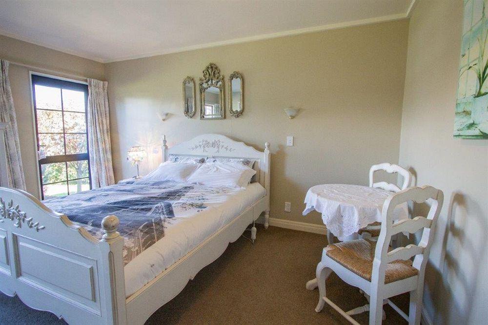 Tudor Manor Bed & Breakfast Paraparaumu Luaran gambar