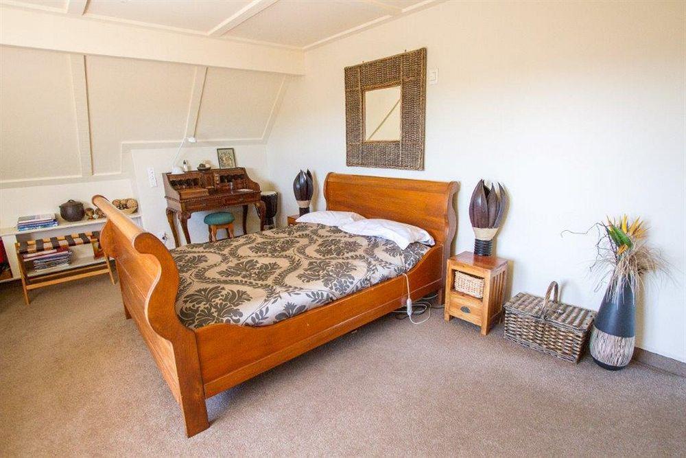 Tudor Manor Bed & Breakfast Paraparaumu Luaran gambar