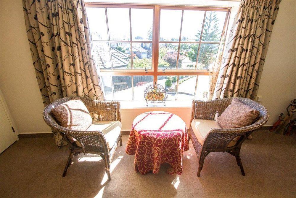 Tudor Manor Bed & Breakfast Paraparaumu Luaran gambar
