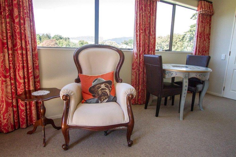Tudor Manor Bed & Breakfast Paraparaumu Luaran gambar