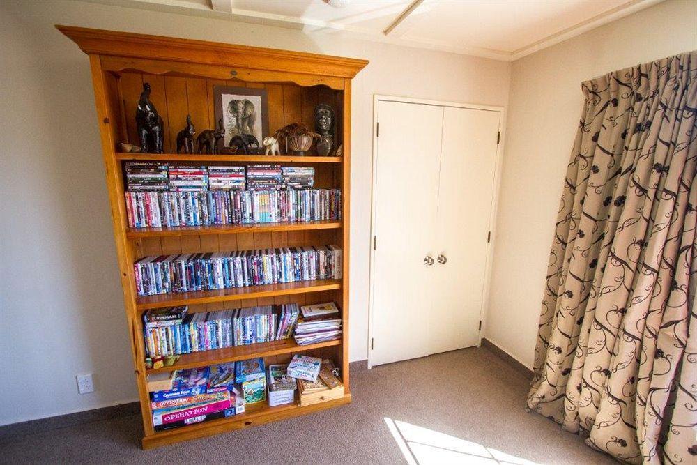 Tudor Manor Bed & Breakfast Paraparaumu Luaran gambar