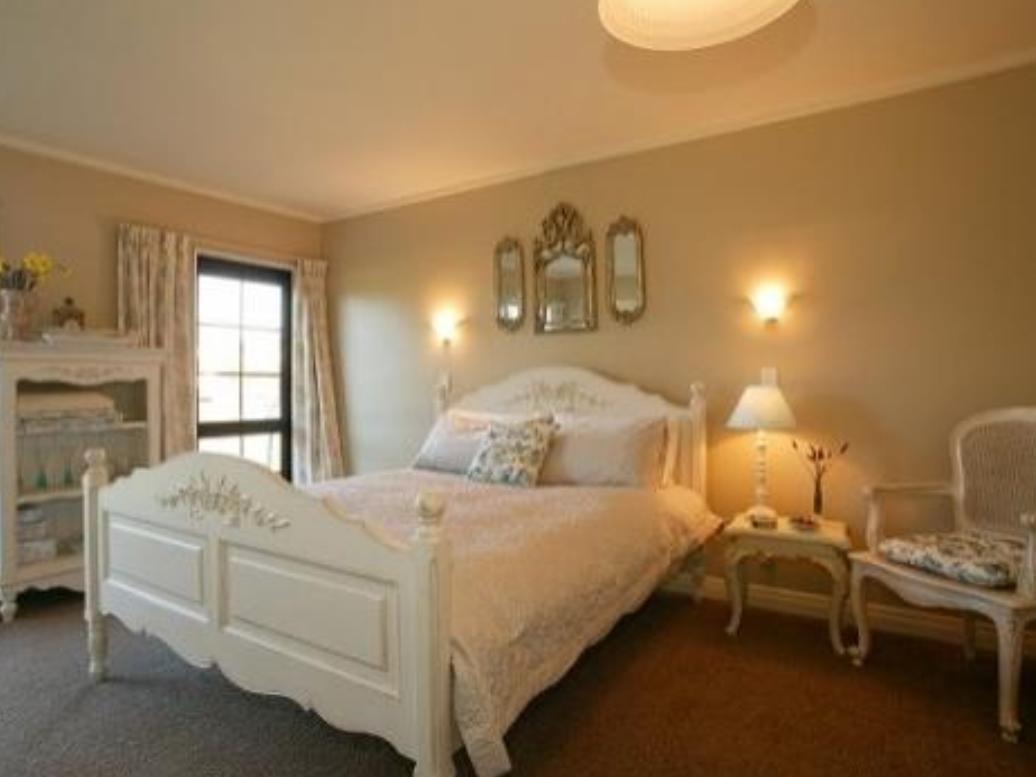 Tudor Manor Bed & Breakfast Paraparaumu Luaran gambar