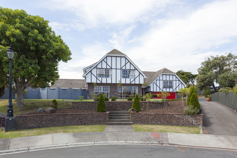 Tudor Manor Bed & Breakfast Paraparaumu Luaran gambar