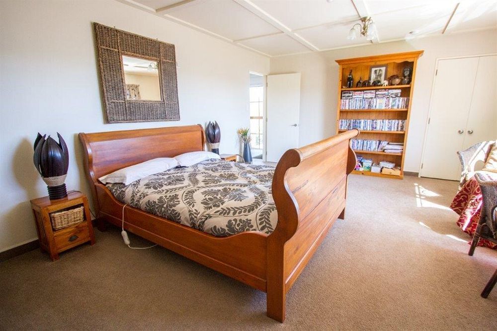 Tudor Manor Bed & Breakfast Paraparaumu Luaran gambar
