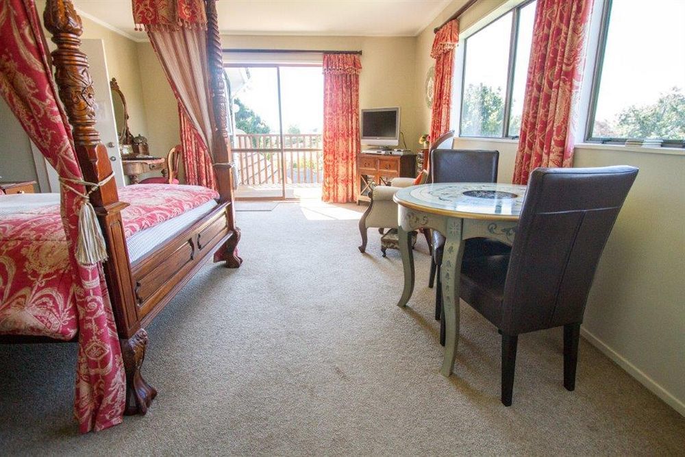 Tudor Manor Bed & Breakfast Paraparaumu Luaran gambar